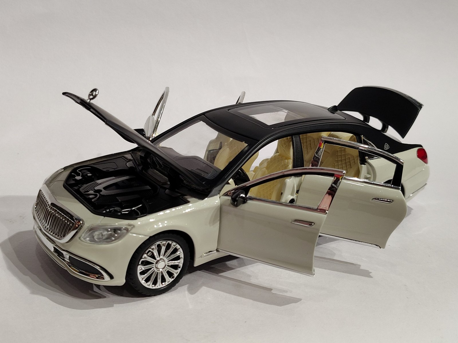 Mercedes-Maybach S-Class 1:24 - Image 4