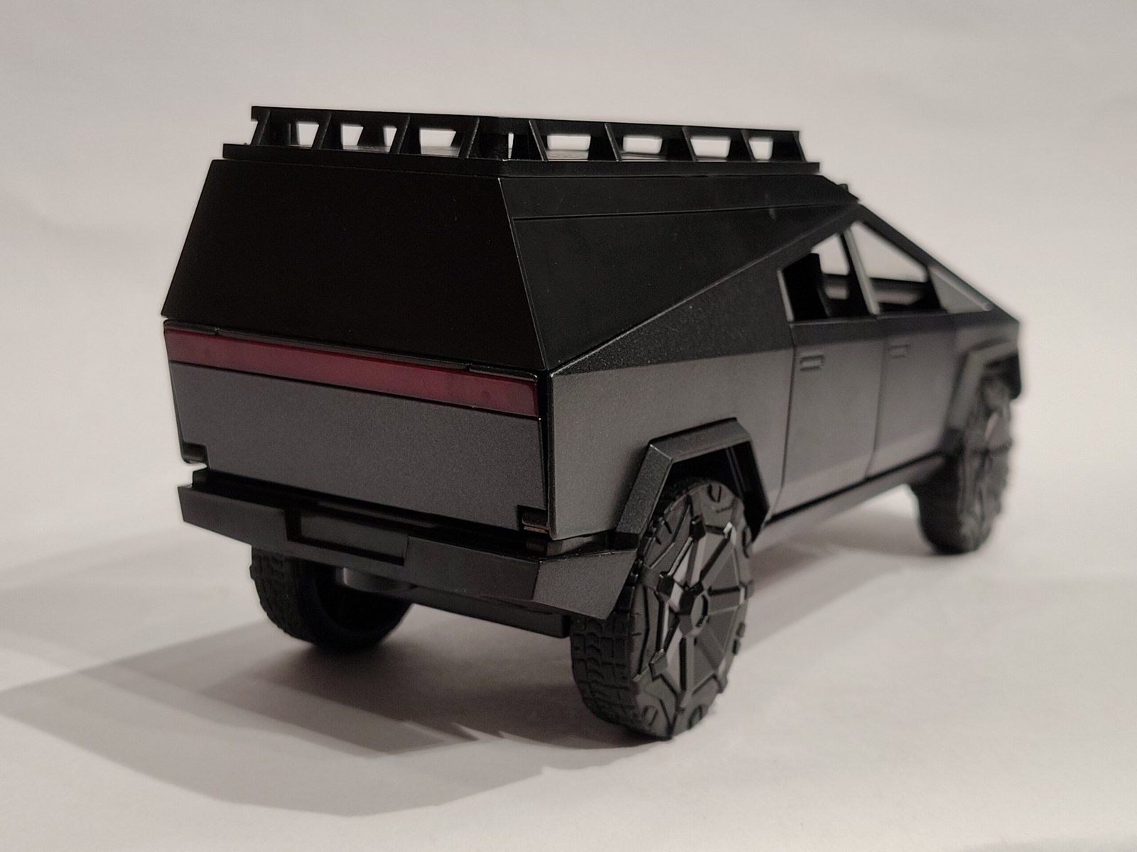 Tesla Cybertruck 1:24 - Image 3