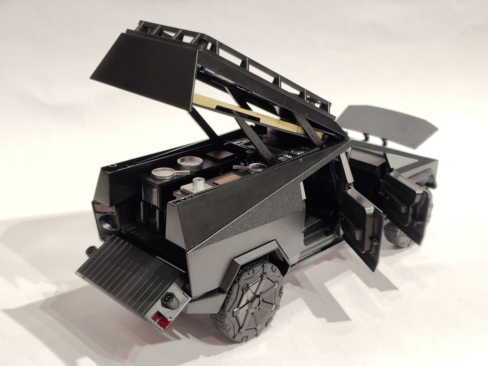Tesla Cybertruck 1:24 - Image 4
