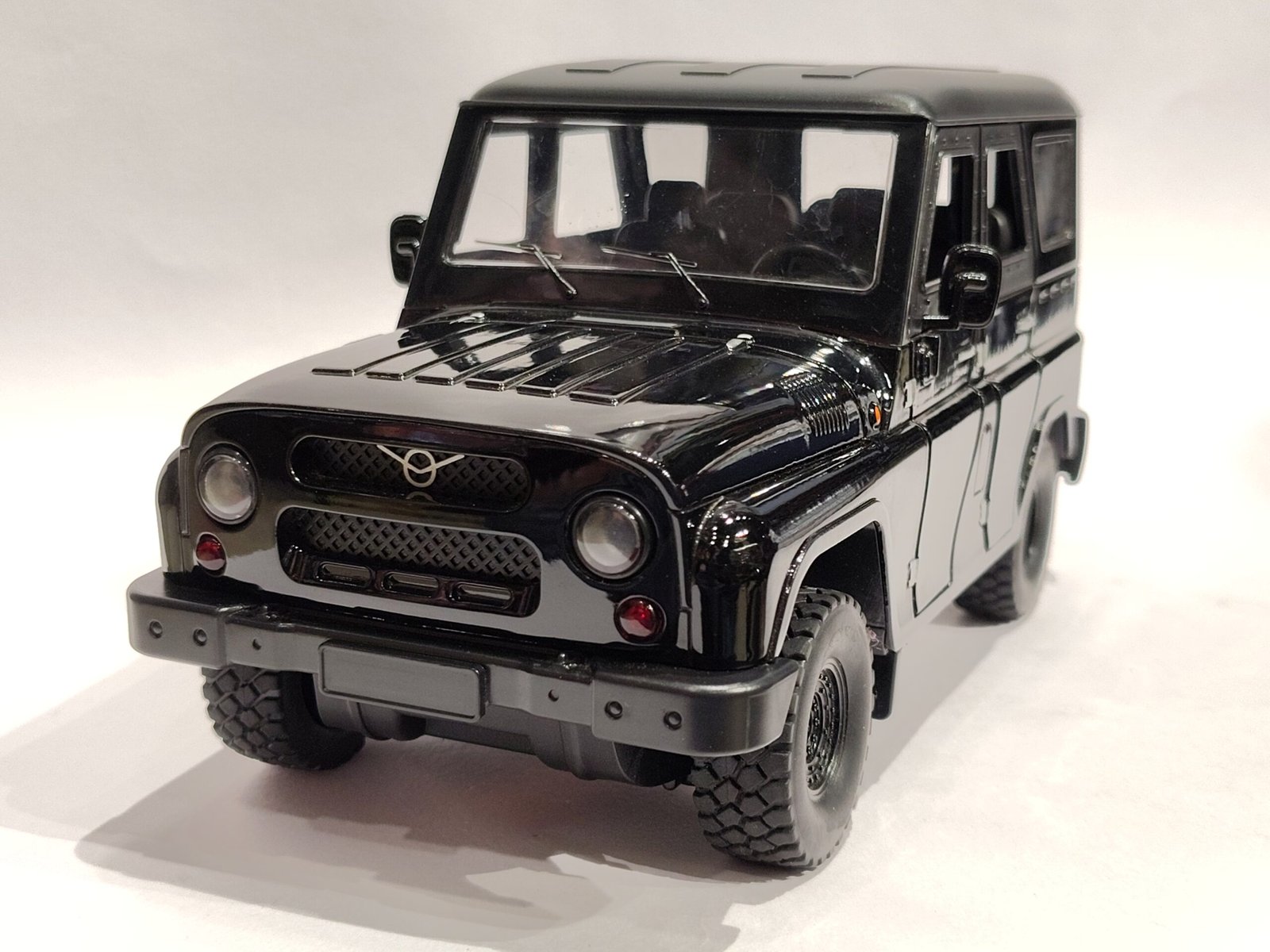 UAZ-469 1:18 - Image 2