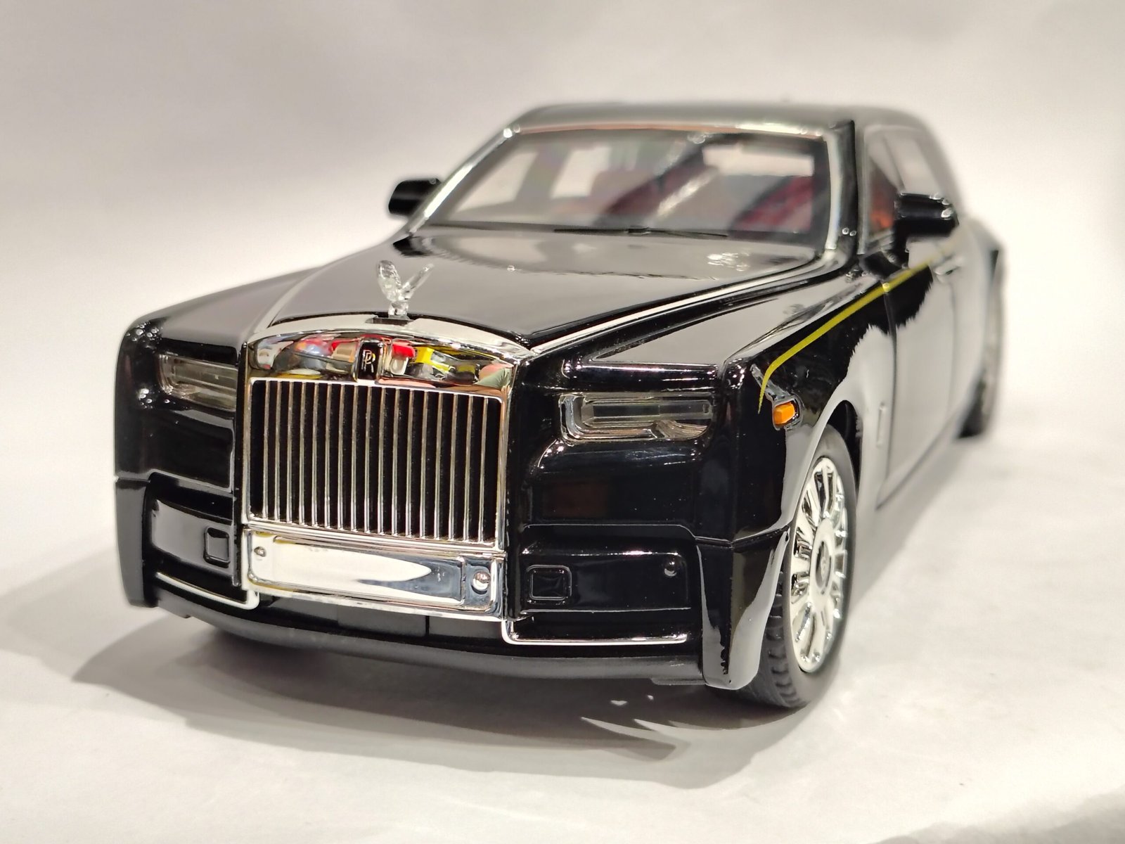 Rolls-Royce Phantom VIII 1:18 - Image 2