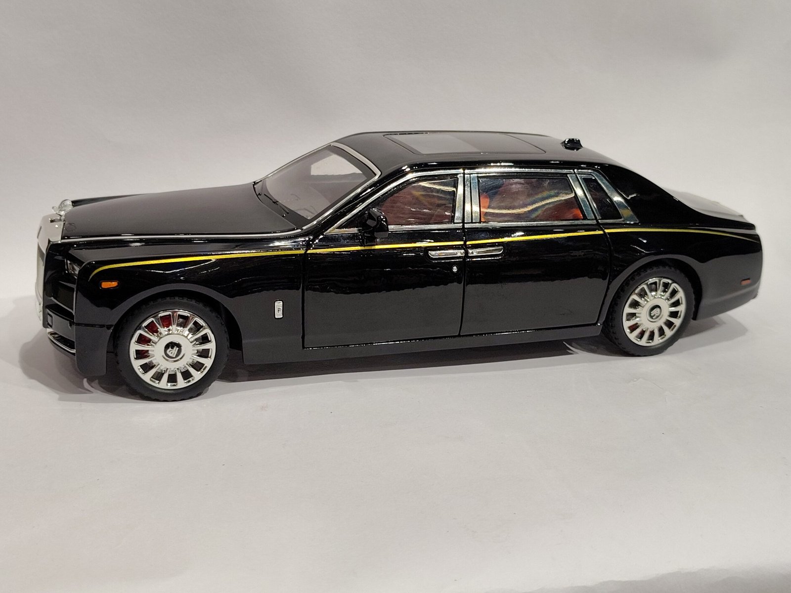 Rolls-Royce Phantom VIII 1:18
