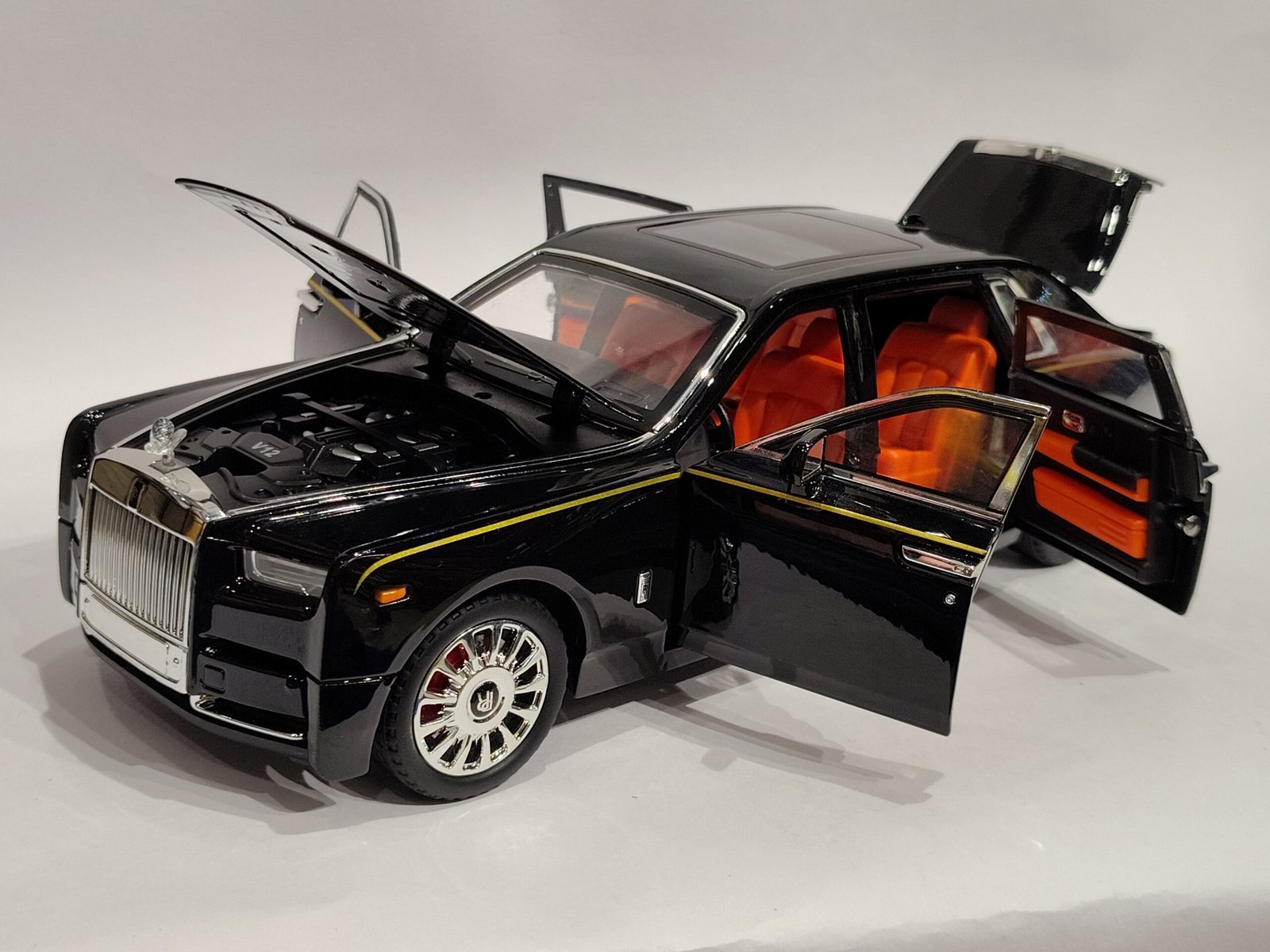 Rolls-Royce Phantom VIII 1:18 - Image 4