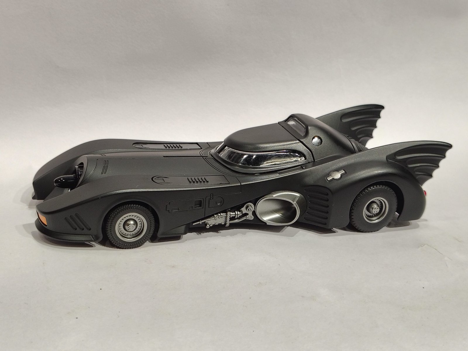 Tim Burton's 1989 Batmobile 1:24