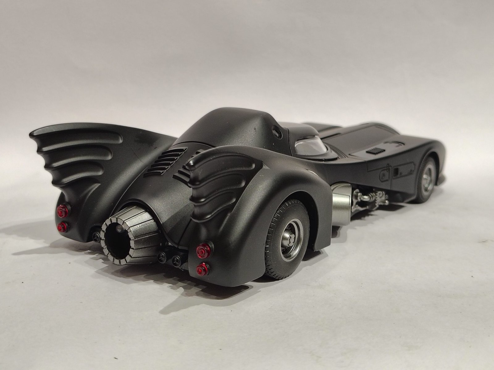 Tim Burton's 1989 Batmobile 1:24 - Image 3