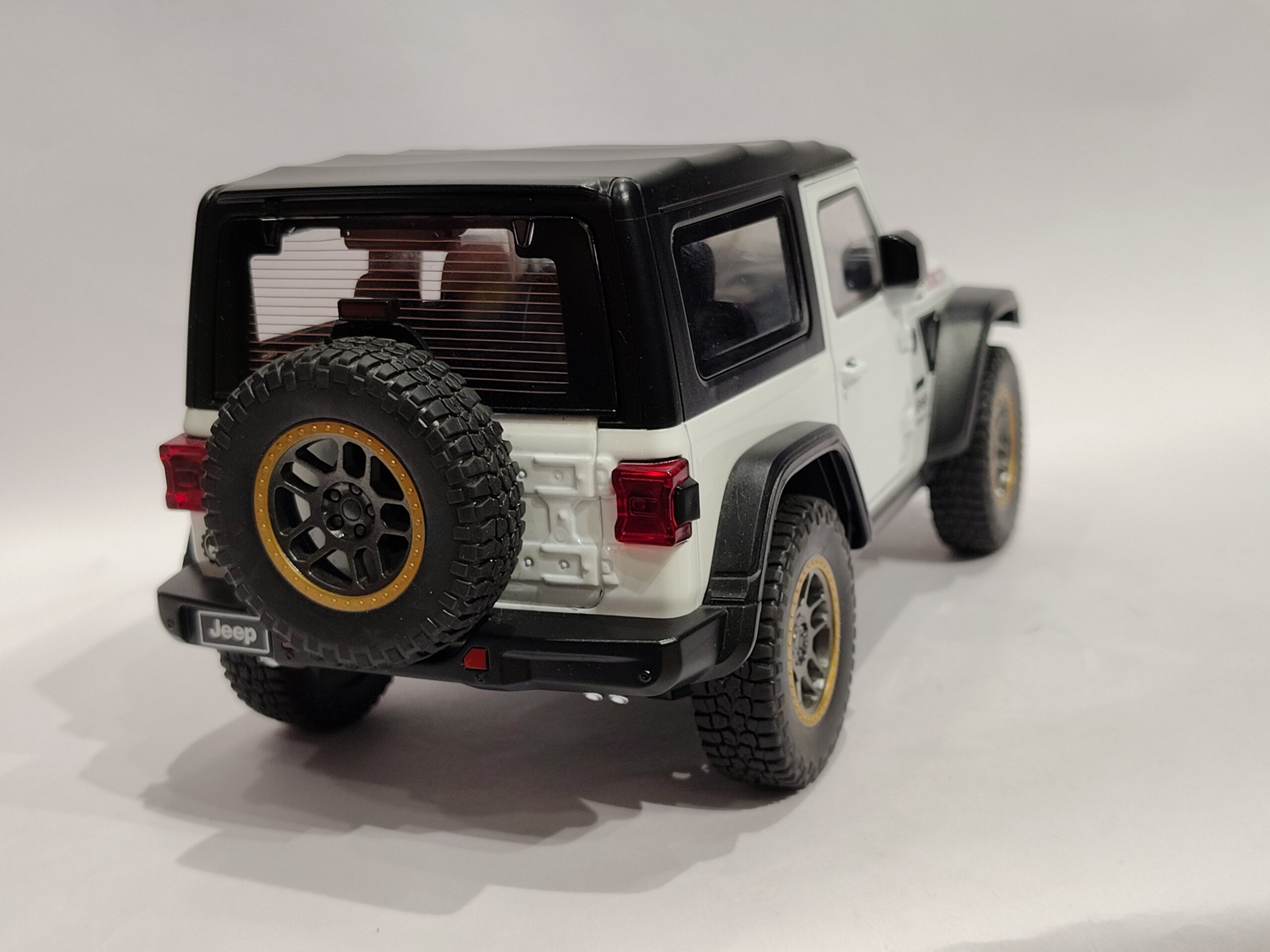 Jeep Wrangler Rubicon 392 1:18 - Image 3