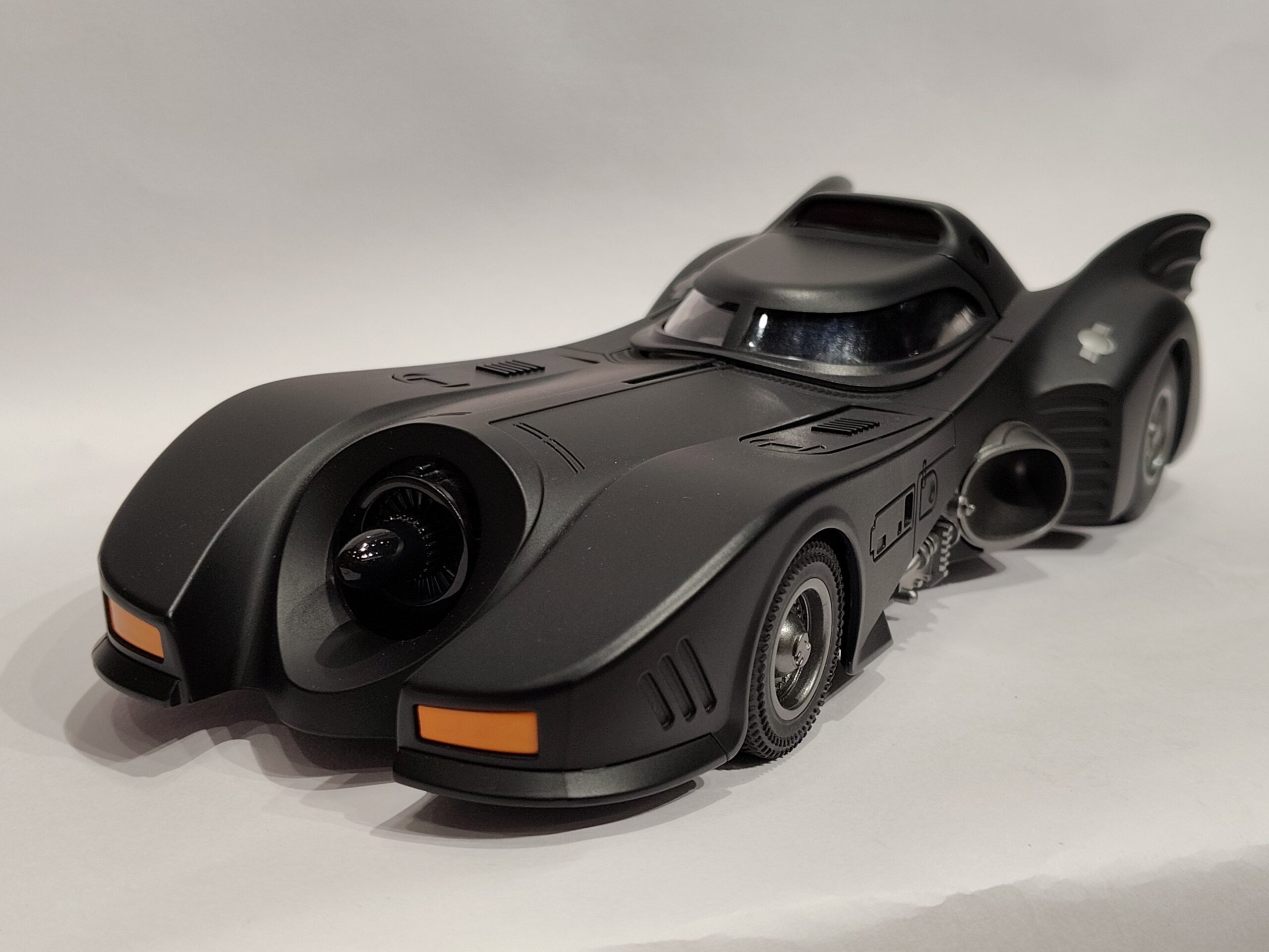 Tim Burton's 1989 Batmobile 1:18 - Image 2