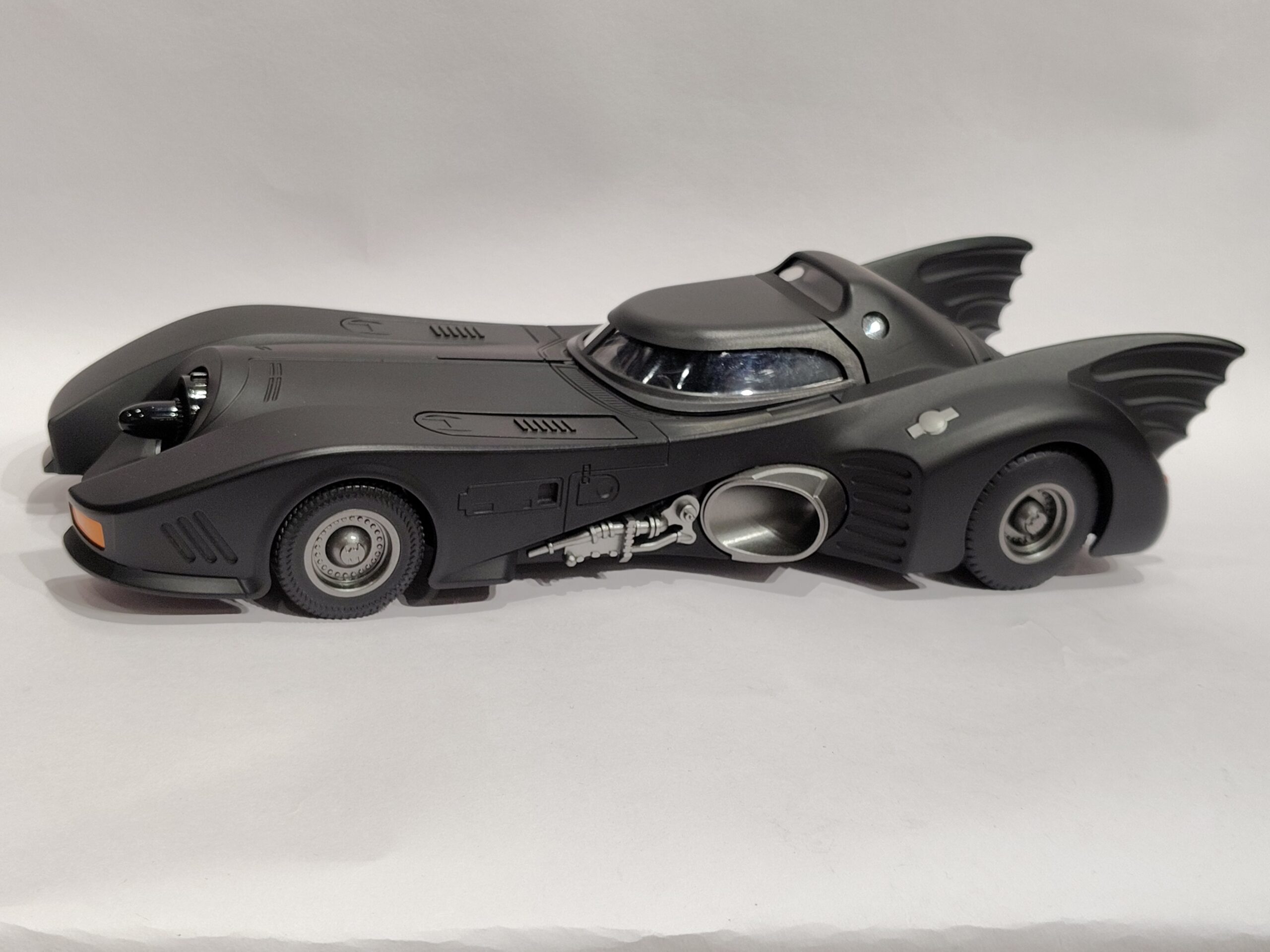 Tim Burton's 1989 Batmobile 1:18