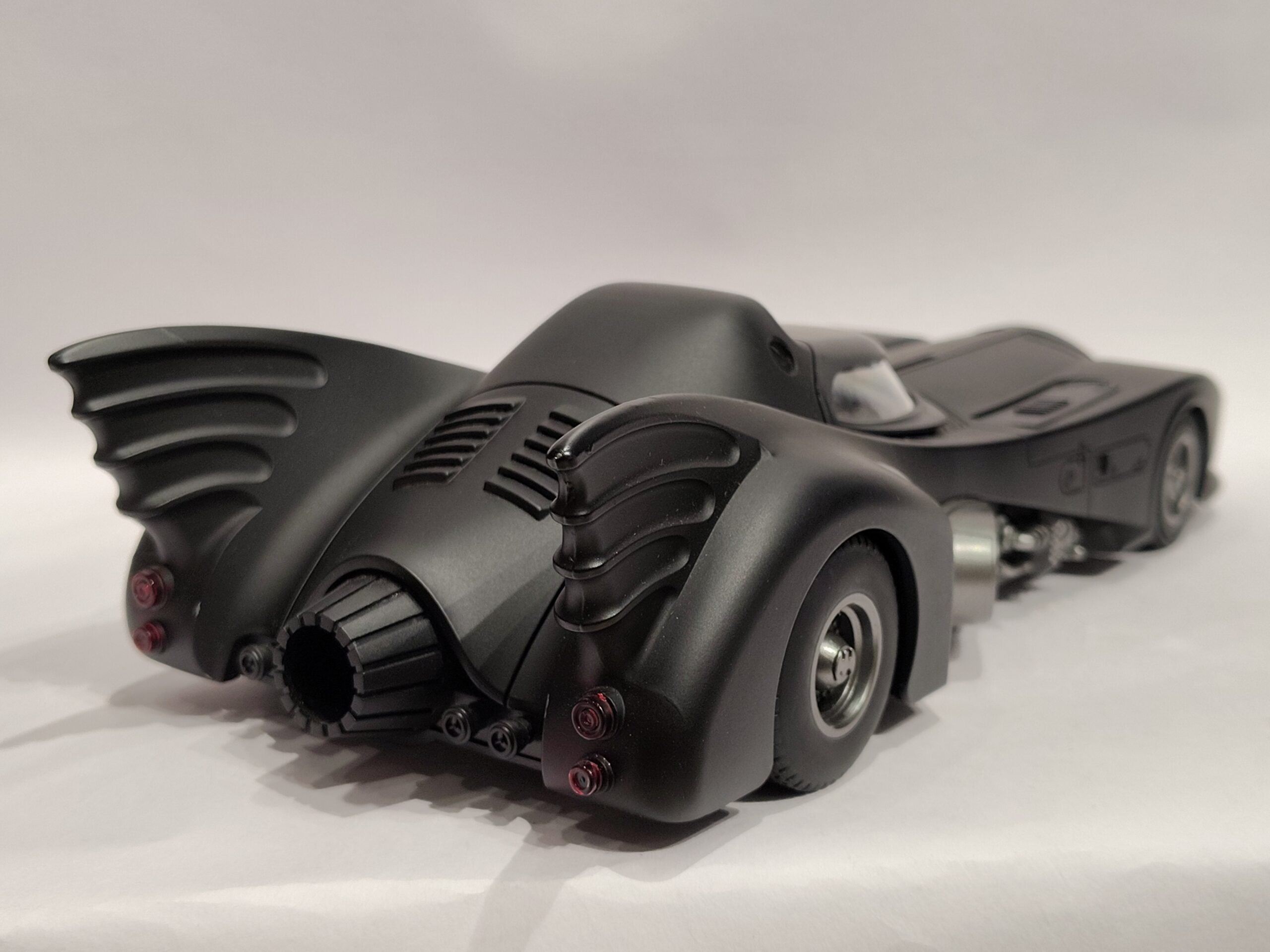 Tim Burton's 1989 Batmobile 1:18 - Image 3