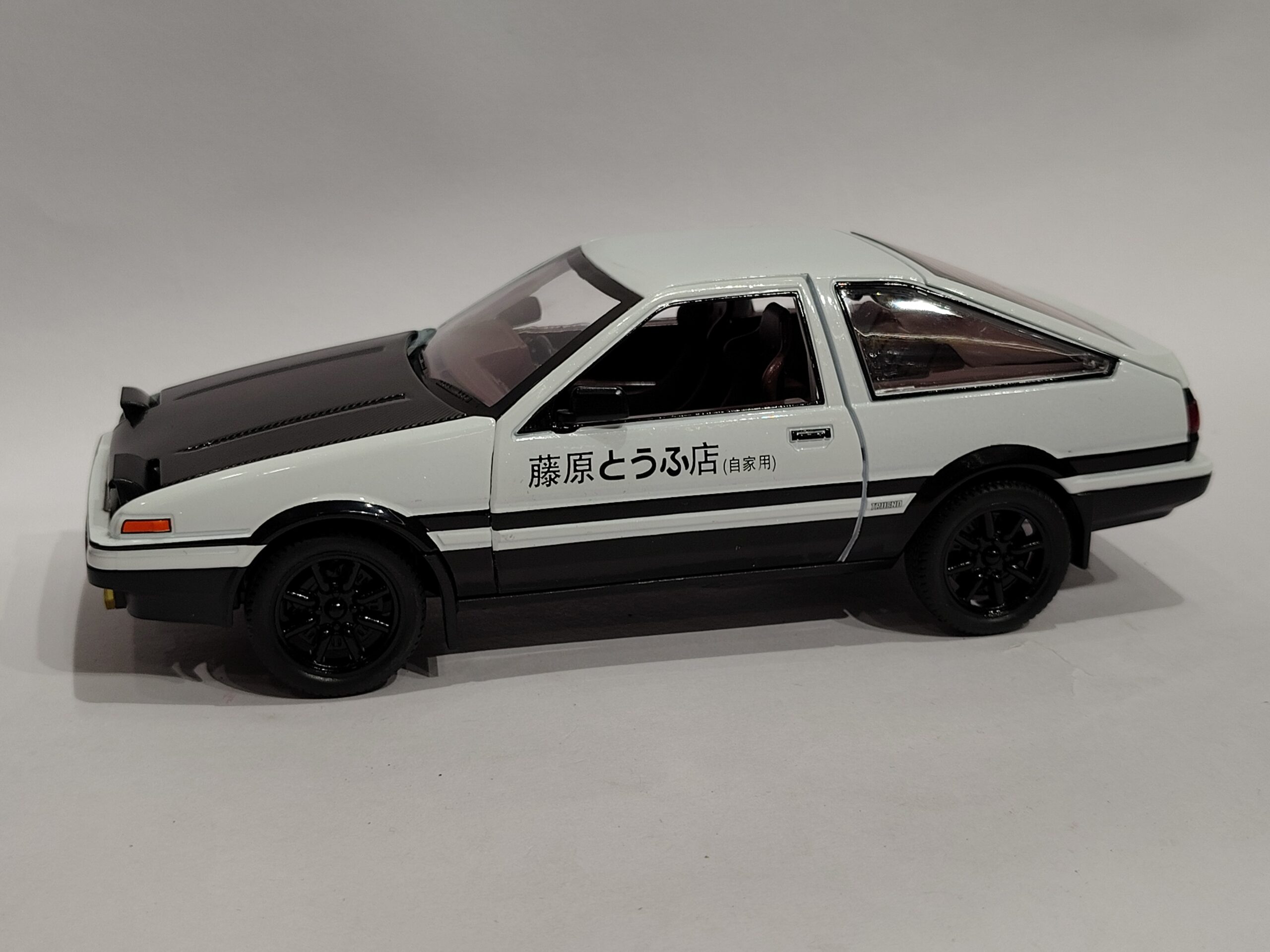 Toyota Sprinter Trueno (AE86) 1:24