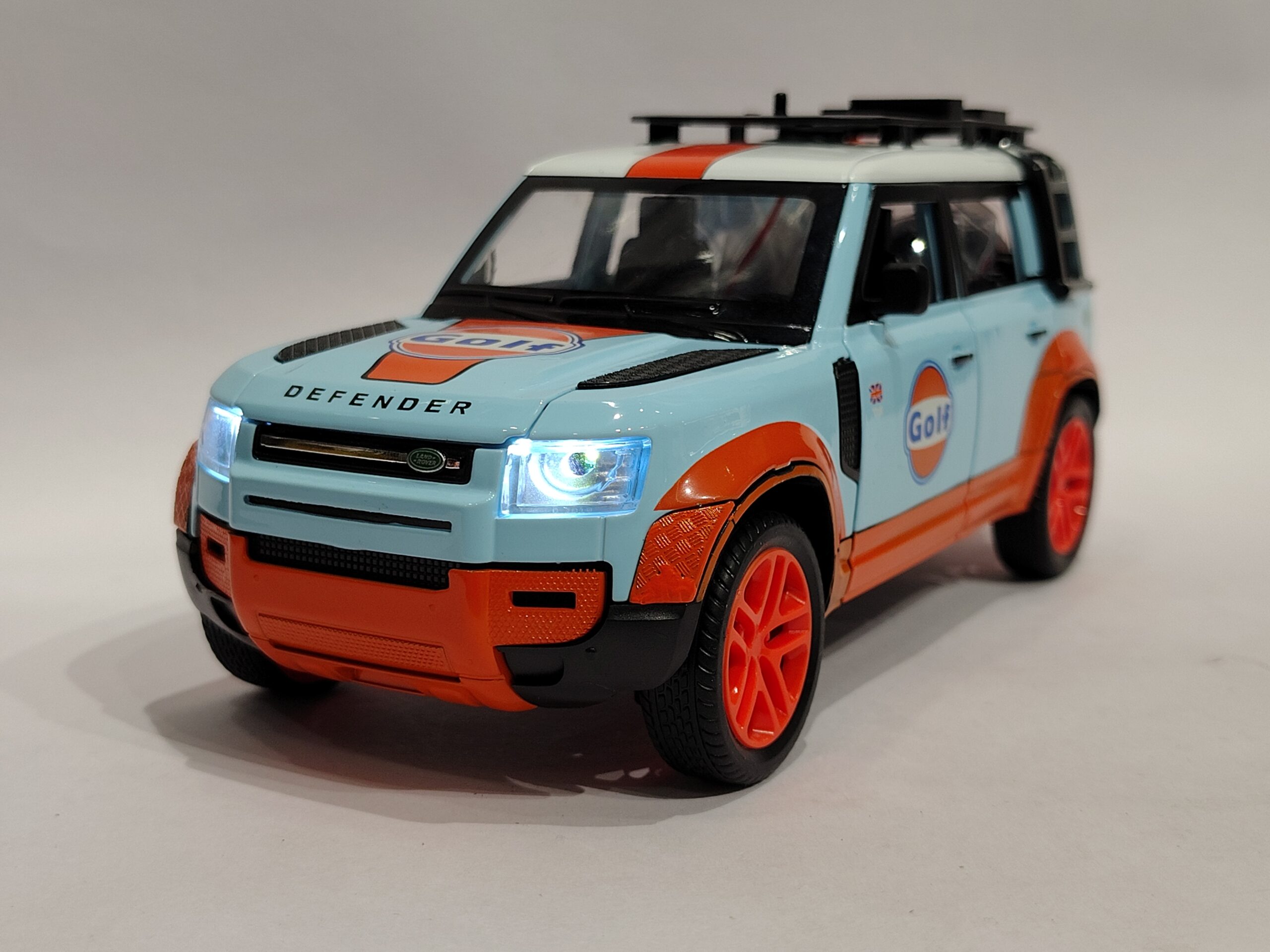 Land Rover Defender 110 1:24 - Image 2