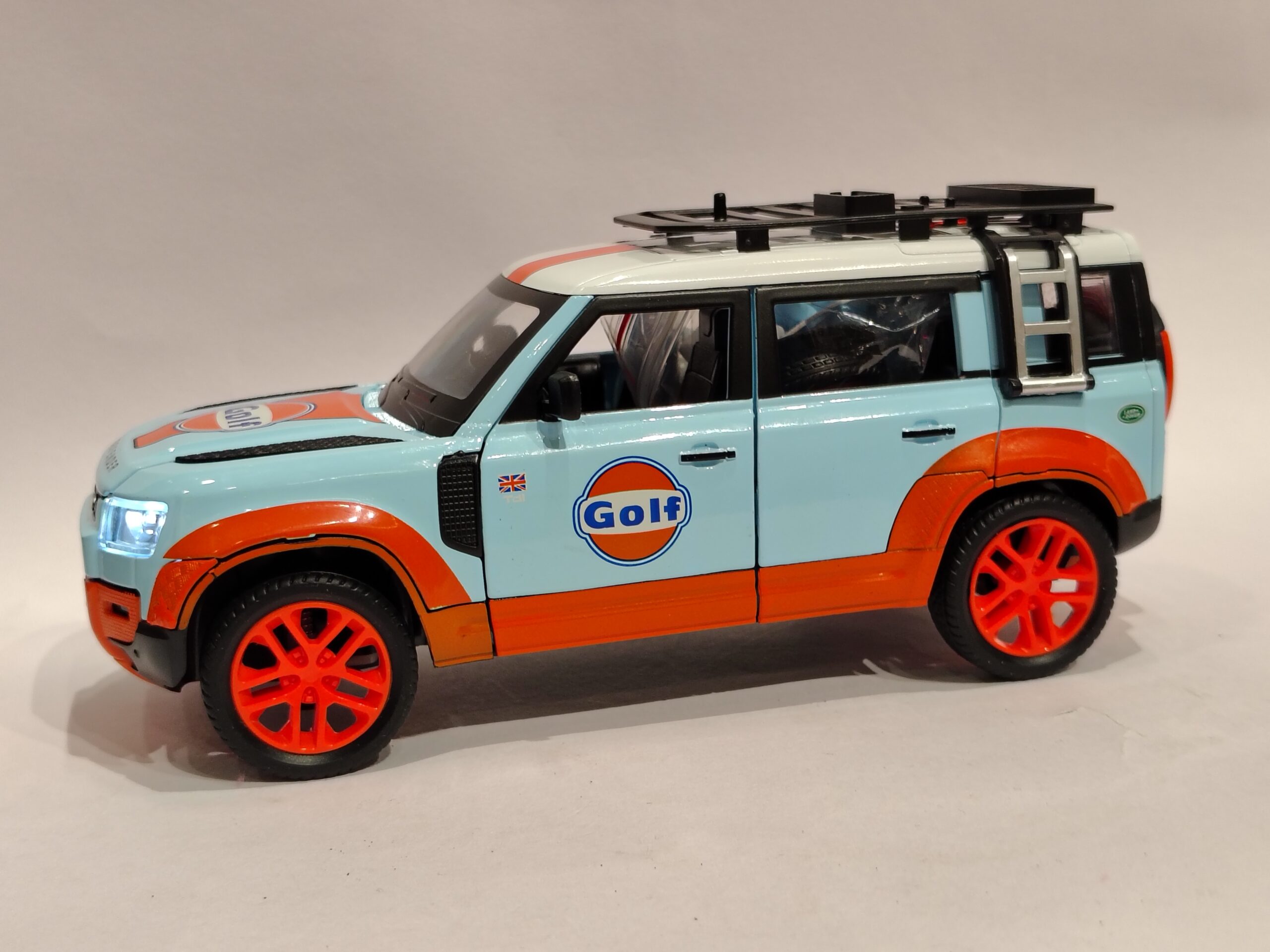 Land Rover Defender 110 1:24